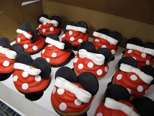 Minnie Mouse Cupcakes. | Stepford Life.