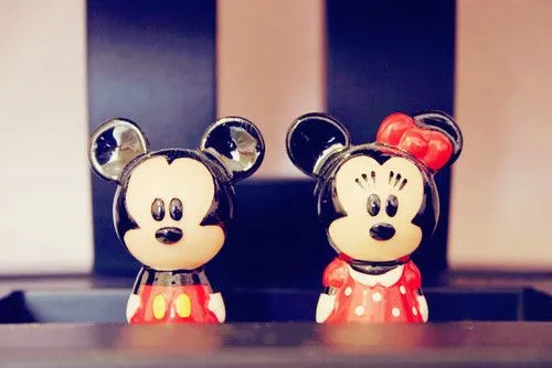 Mickey y Minnie besandose - Imagui