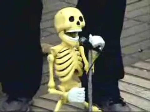 mira como baila el esqueleto - YouTube