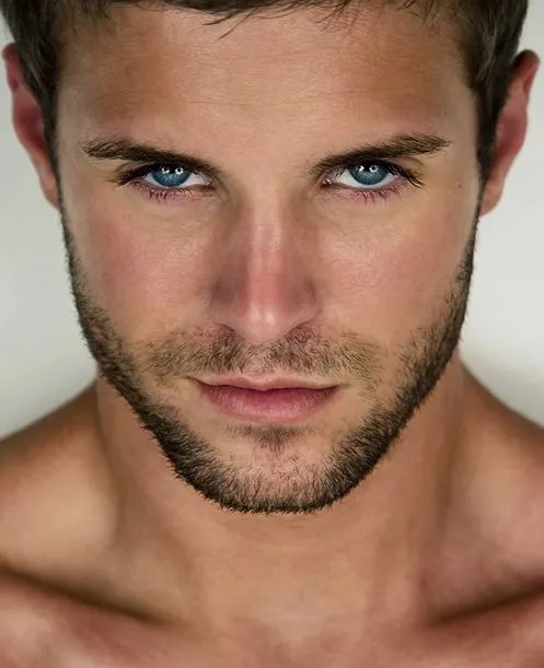 Hombres guapos de ojos azules - Imagui