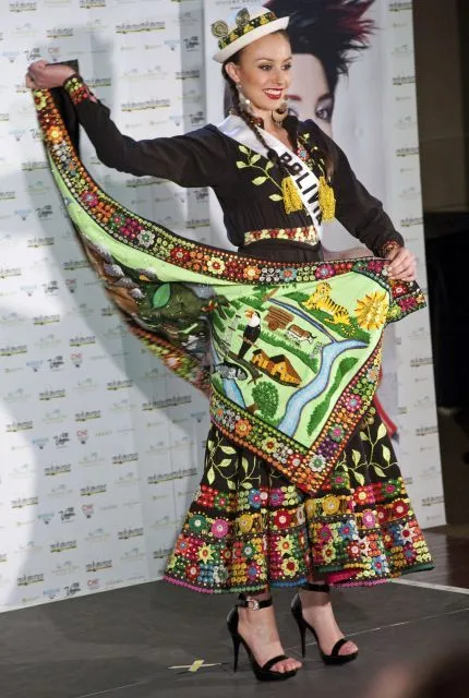 Miss Universo 2010: Miss Bolivia viste un traje típico de su país ...
