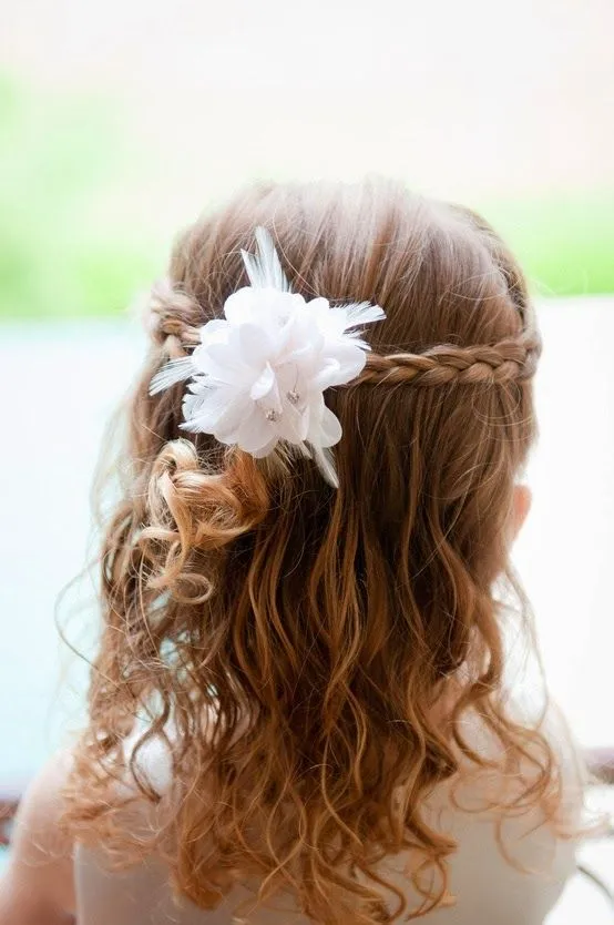 Moda Cabellos: Lindos peinados para niñas en su fiesta de promoción