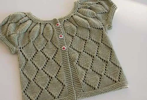 Modelos de chalecos tejidos a dos agujas para niñas de 1 año