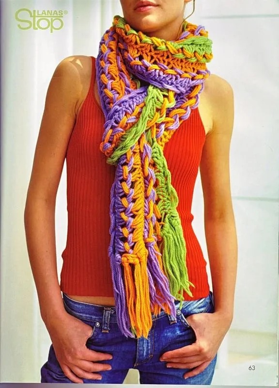 Moderna bufanda de crochet fácil hecha con un molde de cartón ...