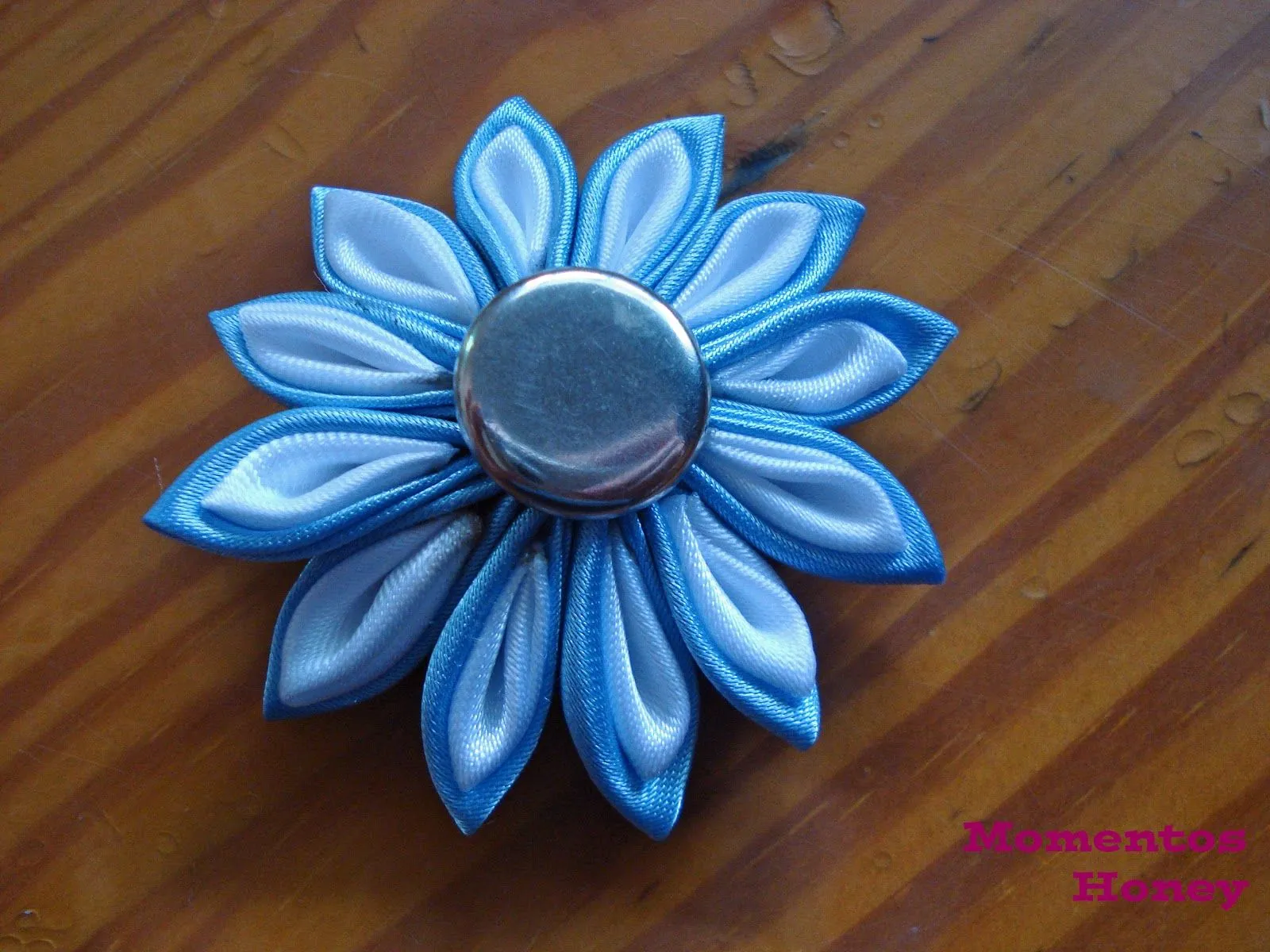 Momentos Honey: Cómo hacer un broche-flor con cinta de raso Momentos Honey: Cómo hacer un broche-flor con cinta de raso
