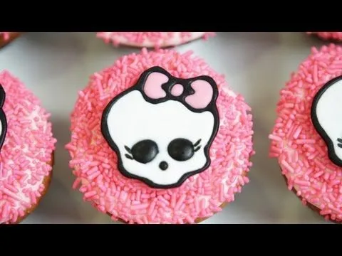 MONSTER HIGH CUPCAKES - NERDY NUMMIES - YouTube