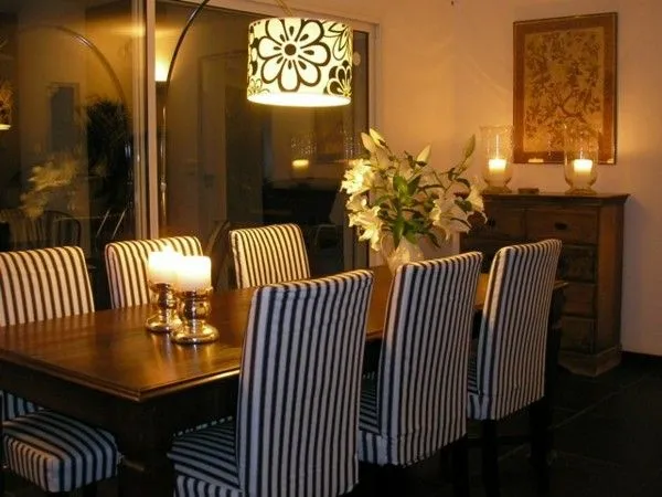Muebles de comedor en el salón para las cenas especiales