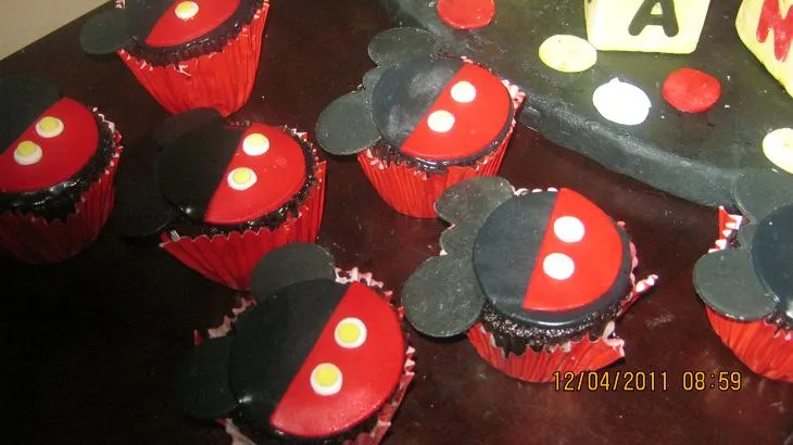 CUPCAKES Y MUFFINS - DELICIAS KARINOSTKY: CUPCAKES MICKEY MOUSE CUPCAKES Y MUFFINS - DELICIAS KARINOSTKY: CUPCAKES MICKEY MOUSE
