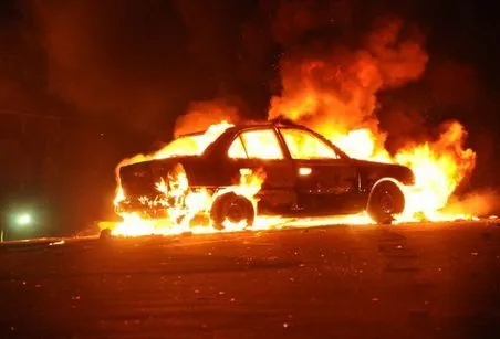 Mujer pega fuego al auto de su hermano | NoticiasPRTV