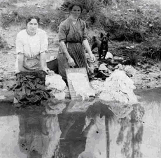mujeres lavando la ropa en el río, SOTOBAÑADO Y PRIORATO