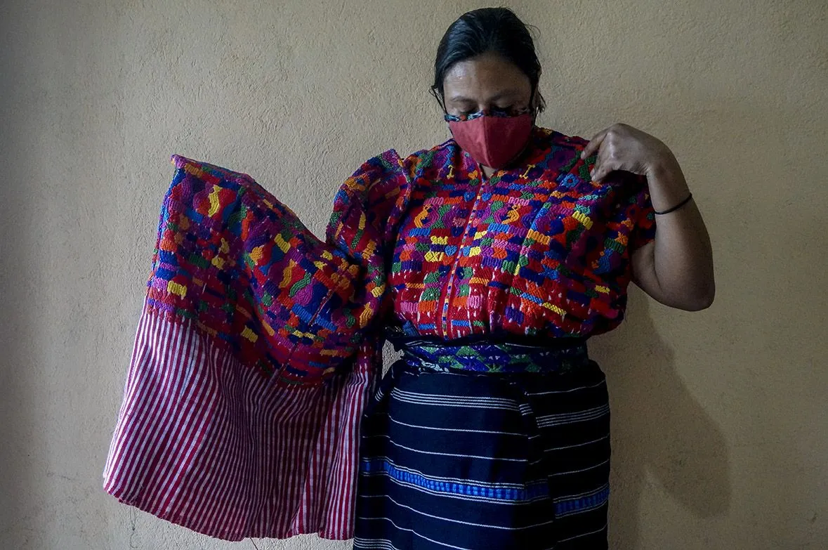 Mujeres tejedoras: Afuera somos exóticas, acá las «Marías» | Plaza Pública