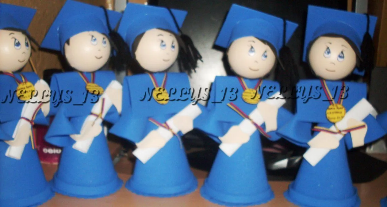 Las muñecas de Nellys...magia y encanto en foami.: Graduados en foami