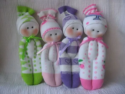 Muñecos hecho con calcetines | Manualidades faciles