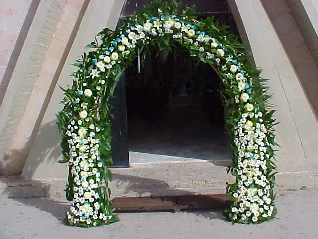 MuyAmeno.com: Arcos de Bodas con Flores, parte 1