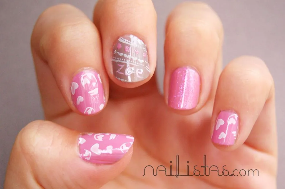 Nailistas: Manicura rosa con biberones para un Baby Shower Nailistas: Manicura rosa con biberones para un Baby Shower