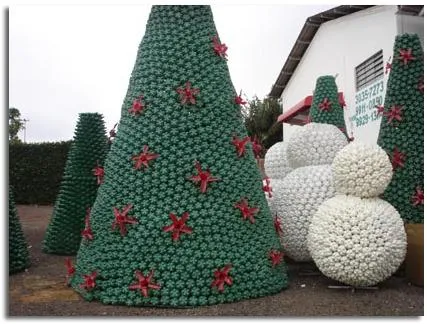 Navidad Verde: Árboles de navidad hechos de materiales reciclados ...