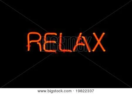 Neón rojo de la palabra 'Relax' sobre un fondo negro. Fotos stock ...