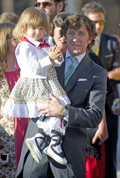 Nicolás Vallejo-Nágera, con su hijo Nico en la boda de su hermana ... Nicolás Vallejo-Nágera, con su hijo Nico en la boda de su hermana ...
