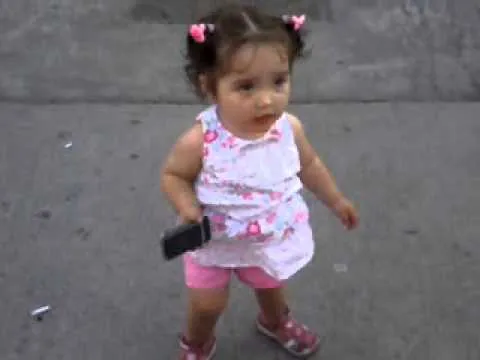 niña de 1 año y 4 meses baila gangnam style - YouTube