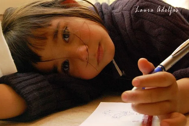 Niña escribiendo. | Flickr - Photo Sharing!