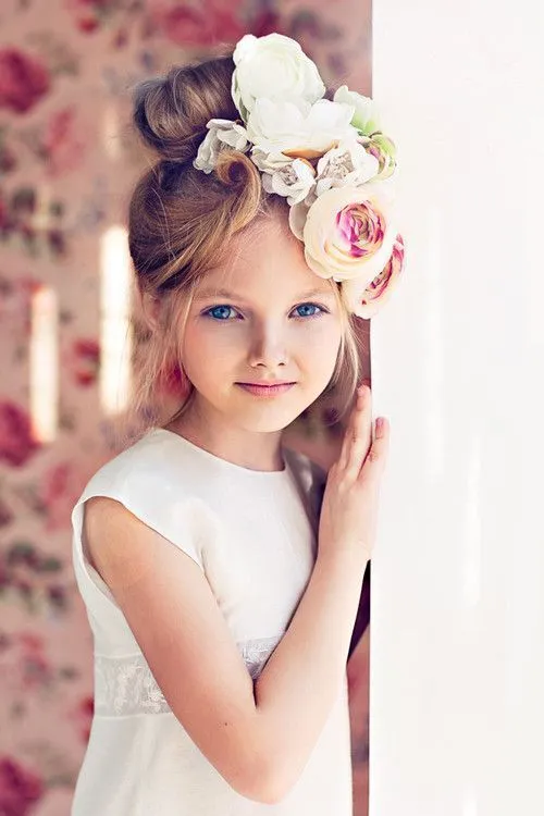 niña con tocado de flores | TOCAS Y TOCADOS | Pinterest