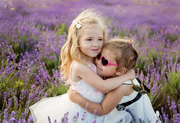 Dos niñas abrazando — Foto stock © marchibas #55993697