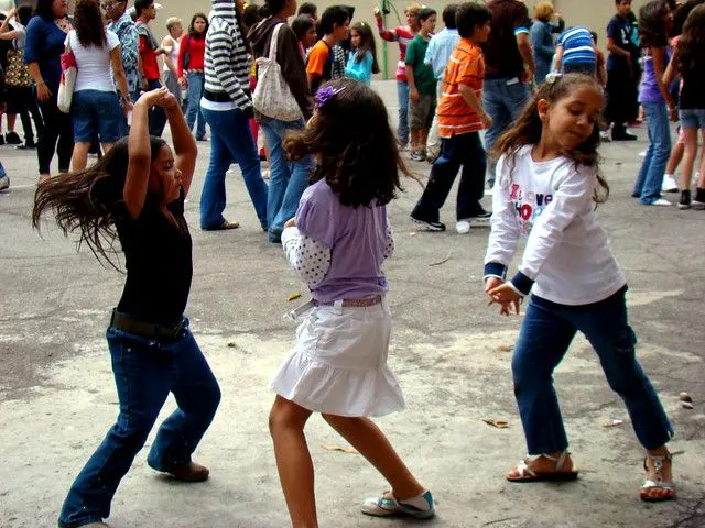 Niñas bailando Reggaeton | Flickr - Photo Sharing!