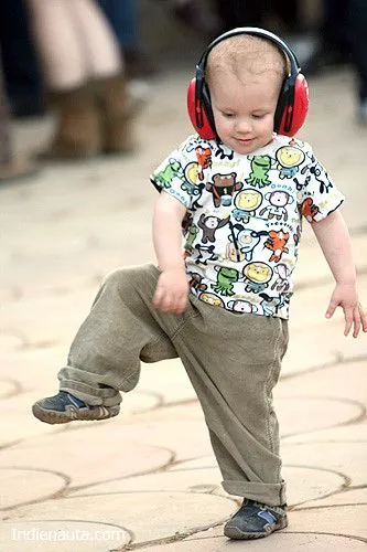 Niño bailando en concierto Herman Dune | Flickr - Photo Sharing!
