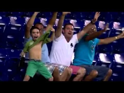 Niño bailarín en la tribuna Marlins Phillies - YouTube