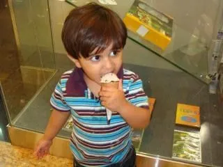 niño comiendo helado | Descargar Fotos gratis
