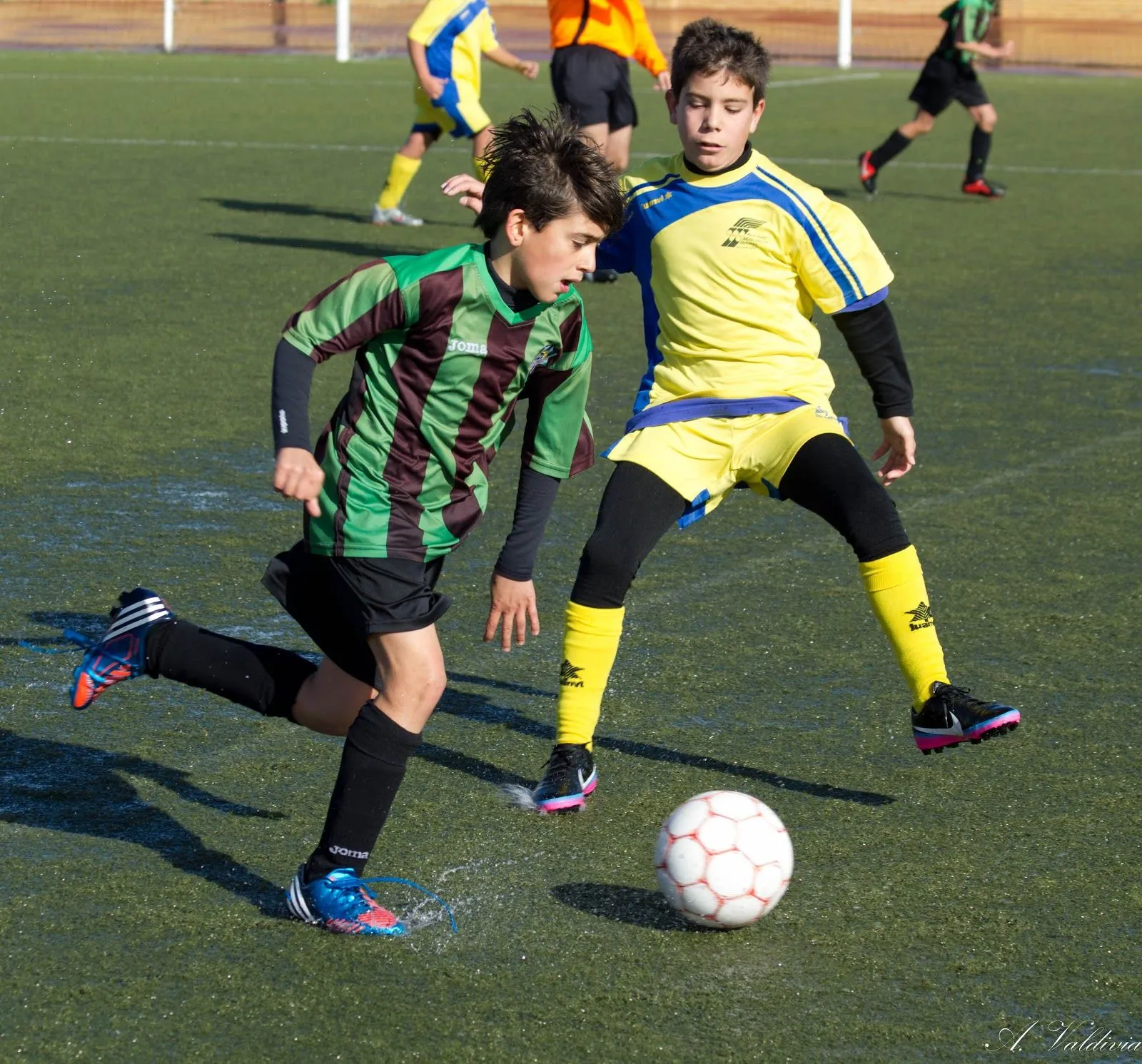 FUTBOL DE NIÑOS: ALJARAQUE 1 - ATL. TARTESSOS 6. JUGANDO BAJO LA ...