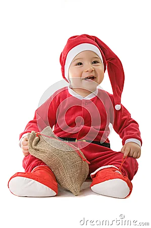 Un niño pequeño vestido como Papá Noel.