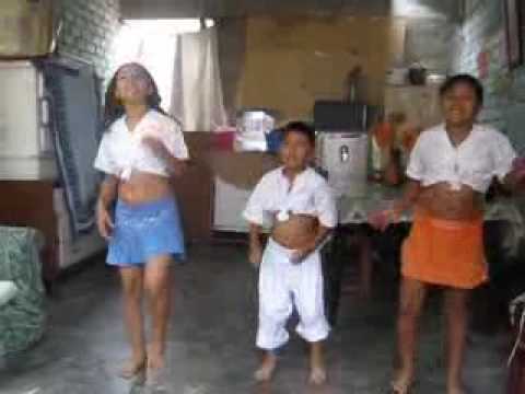 niños bailando festejo - YouTube