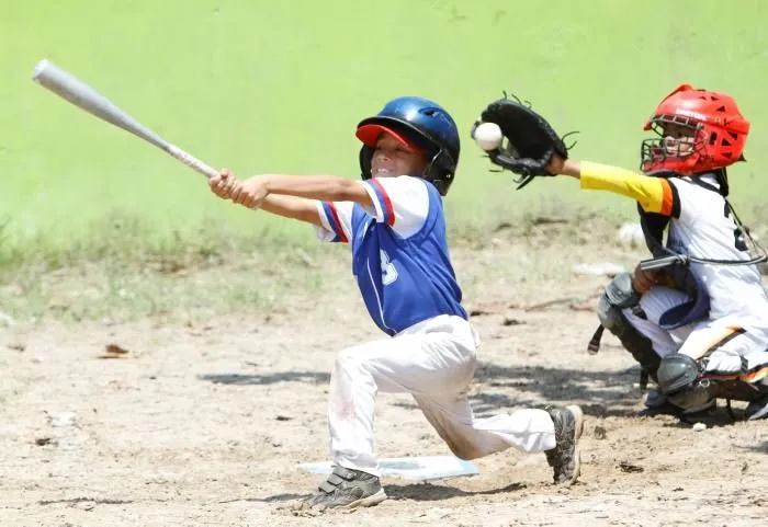 Imagen de niño jugando beiSbol - Imagui