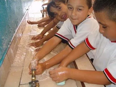 Imagenes de niños lavandose las manos - Imagui