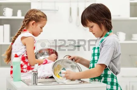 niños limpiando | HOME KIDS