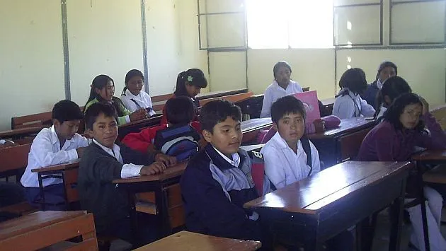 Niños peruanos no pueden estudiar en colegios de Chile ...