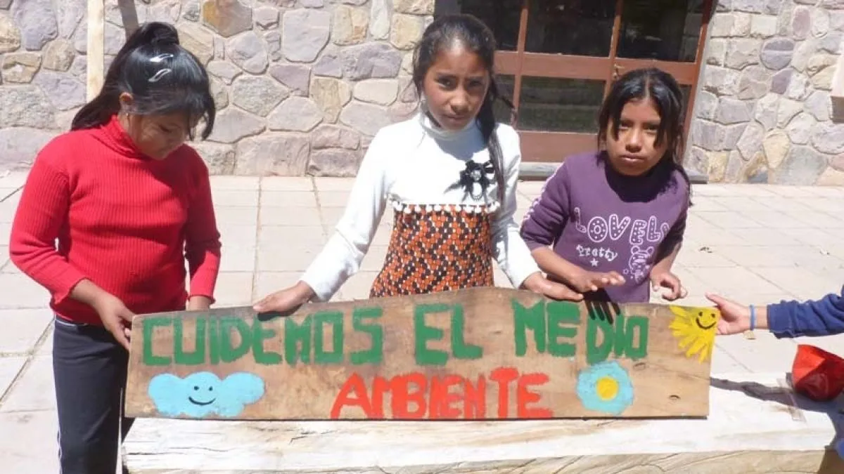 Niños pintaron carteles para concientizar sobre el cuidado del medioambiente