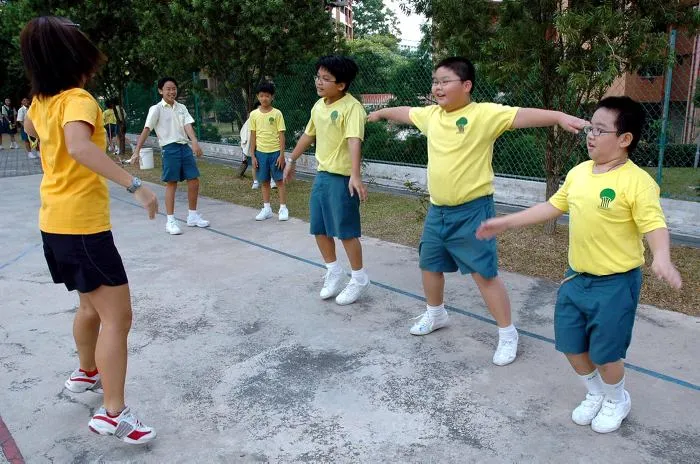 Niños realizando ejercicios - Imagui