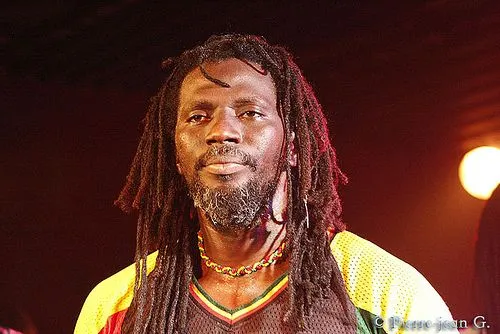  de nombre doumbia moussa fakoly es un cantante de reggae de costa de ...