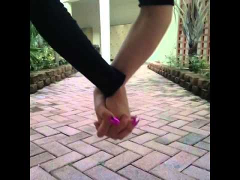 Yo con mi novio caminando agarrados de la mano #foreveralone - YouTube