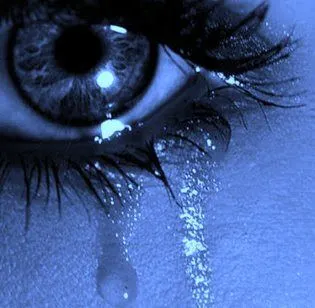 Mis ojos son acuosos, como los son los de las Piscis. Mis ojos son acuosos, como los son los de las Piscis.