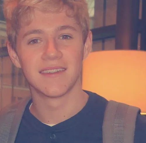 One Direction Girls ♥: Niall con los brackets.