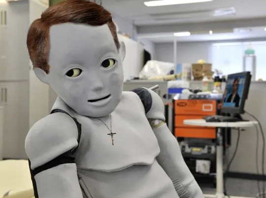 El Opus Dei presenta su primer niño robot