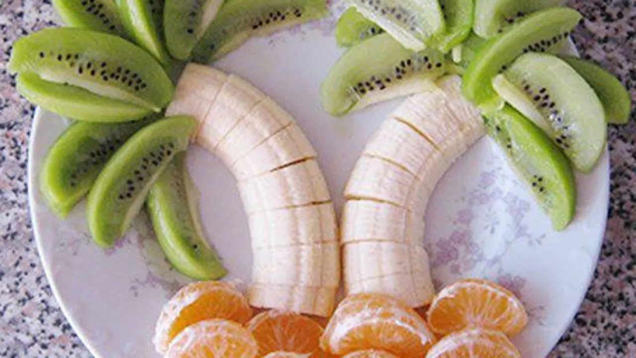 Cómo hacer una palmera tropical con frutas | Recetas para niños