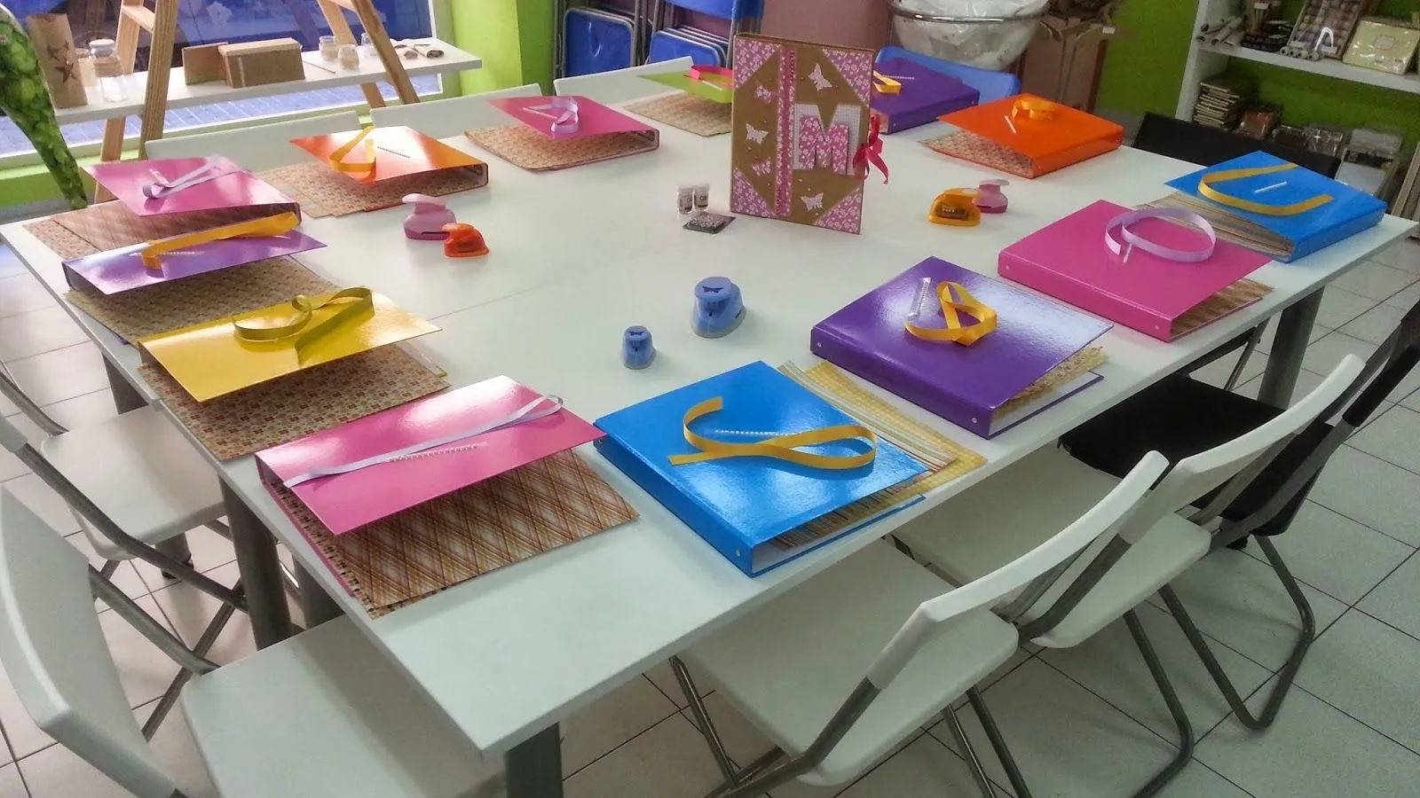 En Papel Arte: Taller "Decorando mi carpeta" En Papel Arte: Taller "Decorando mi carpeta"