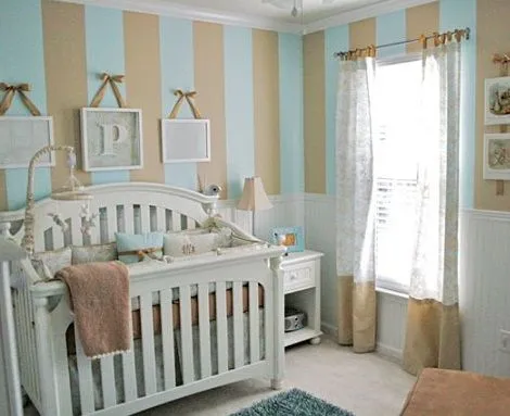 Papel habitación del bebé de rayas
