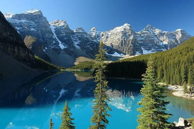 El parque de los lagos de agua turquesa en Canadá (Parque Nacional ...