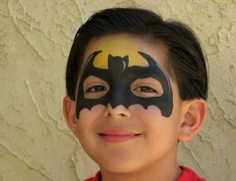 Paso a paso cómo hacer un maquillaje de Batman para niños