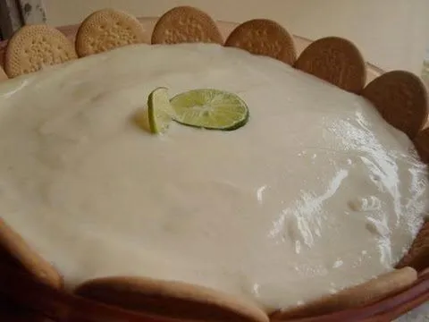 Como hacer pastel carlota o pastel de limon helado - YouTube